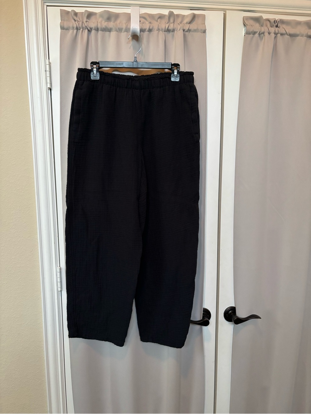 Coldwater Creek Black Elastic-Waist Women's barrel style pants. 100% cotton